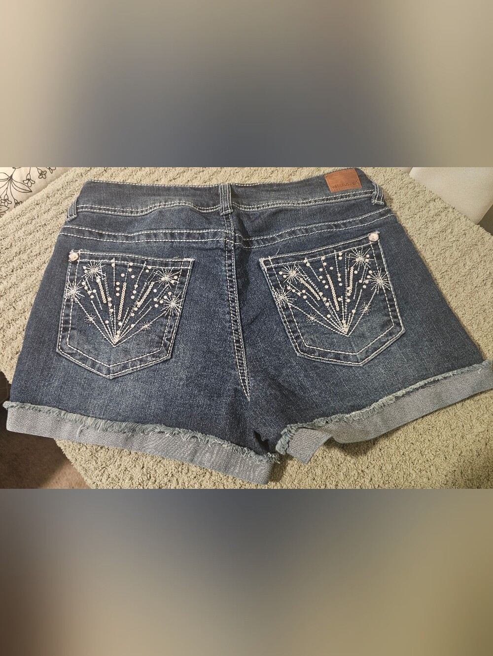 Like New! Junior's Wallflower Instatretch Bling Luscious Curvy Shorts - Size 7